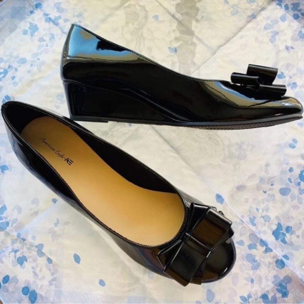 NWOT American Eagle Black Patent Faux Leather Wedge Shoes 6
